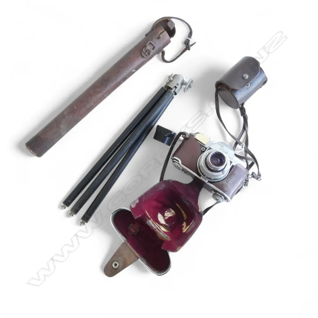 KODAK RETINA REFLEX  CAMERA IN LEATHER CASE + VINTAGE TRIPOD IN LEATHER CASE Image 1++