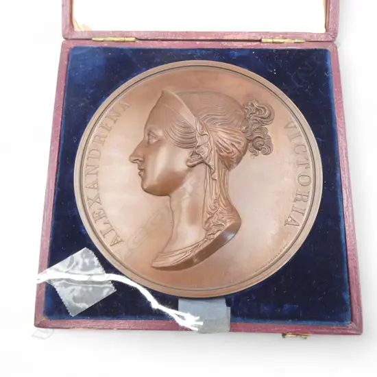 LARGE EARLY Coronation of QUEEN VICTORIA BRONZE MEDALLION 'DA FACILEM CURSUM ATQUE ADNUE COEPTIS 1838. Dia.87mm. Boxed