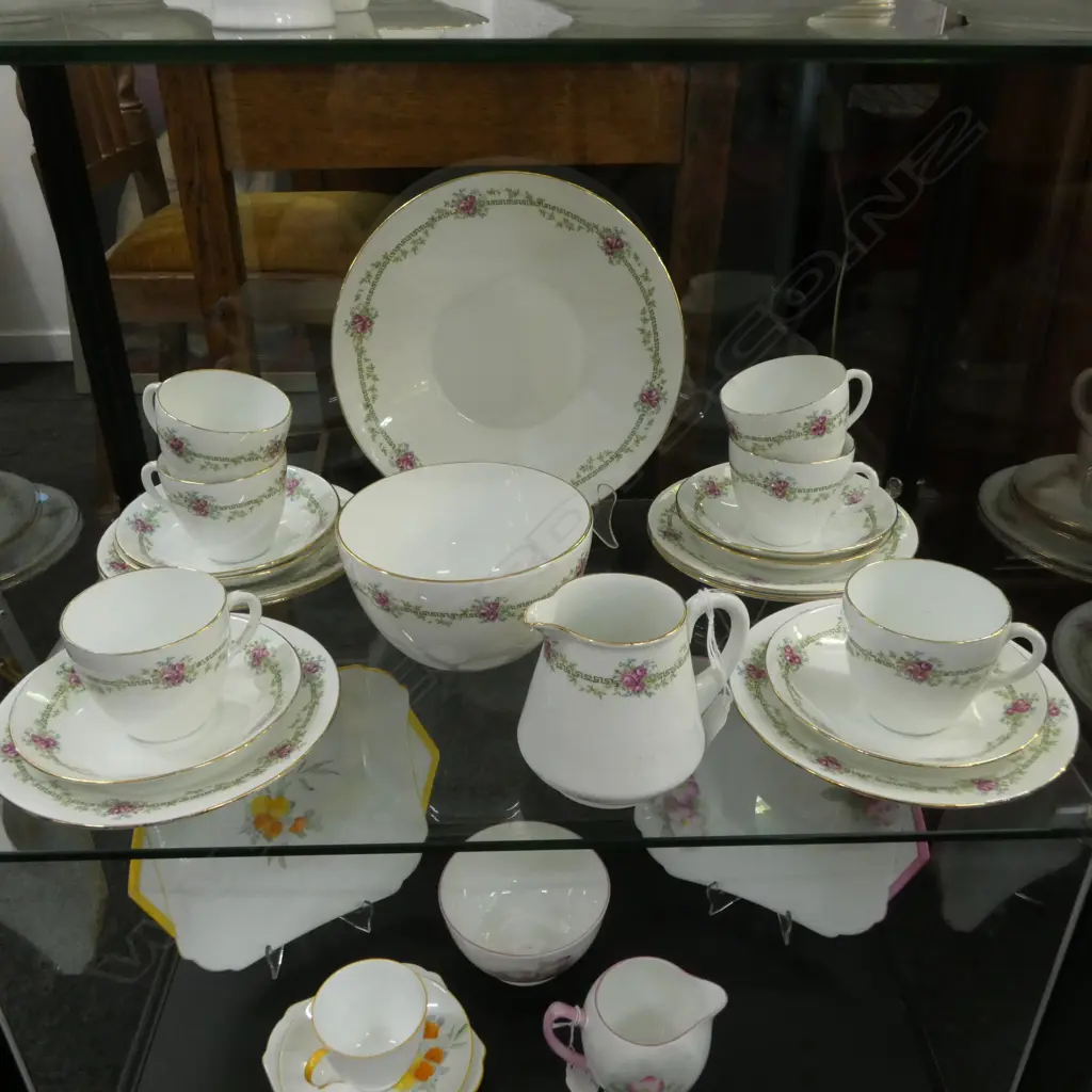 SHELLEY CHINA TEASET 6CSPS C/SUGAR & CAKE PLATE PINK ROSE PAT Image 1++