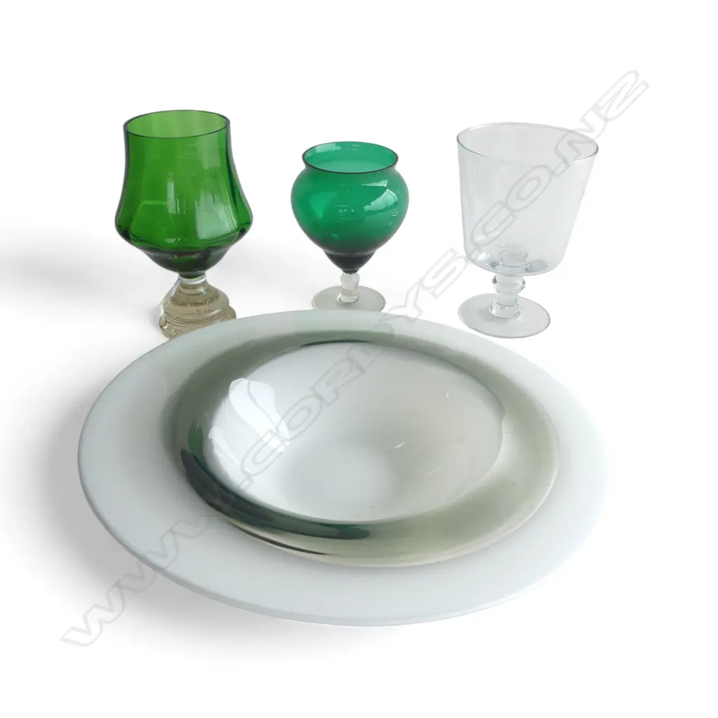 4 PCES GLASS; WHITE BOWL 365mm dia, 3 VASES Image 1++