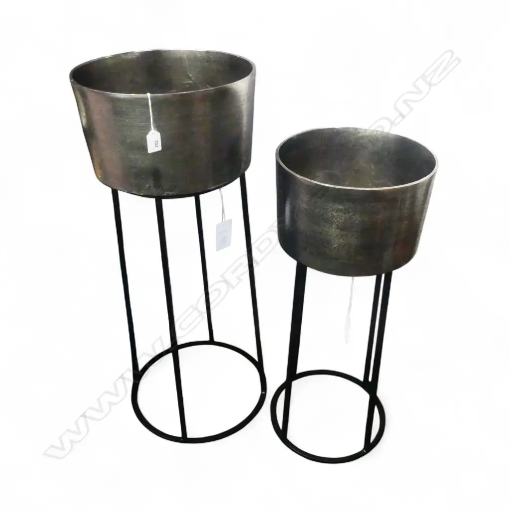 2 AS NEW JARDINIERES ON METAL STANDS H.835 & 715mm Image 1++