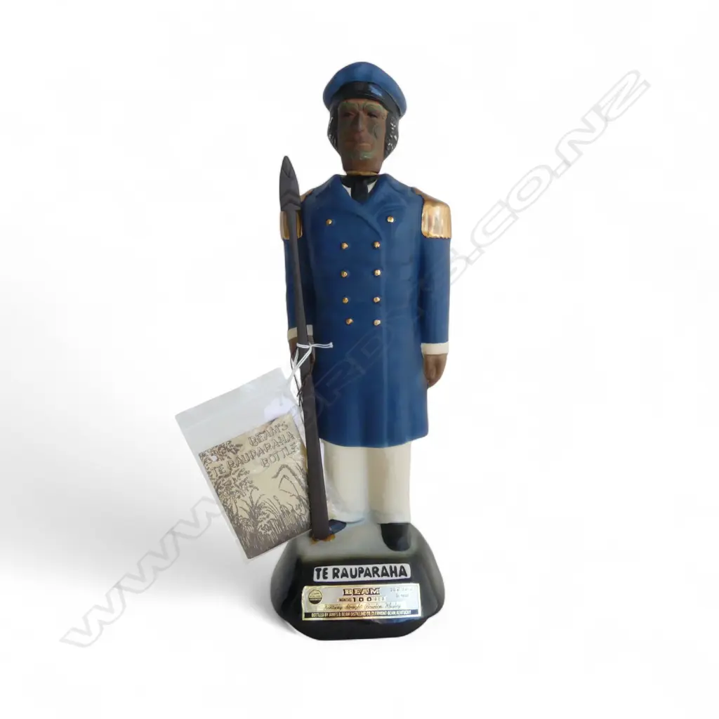 JIM BEAM VINTAGE DECANTER 'TE RAUPARAHA' musical base working with taiaha + original label & box Image 1++