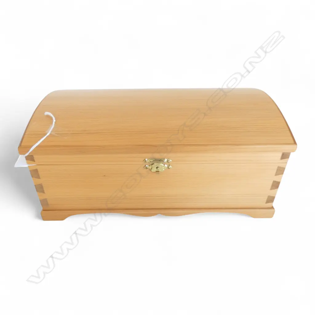HANDMADE KAURI BOX; DOVETAILED & VELVET LINED 300x185x135mm Image 1++