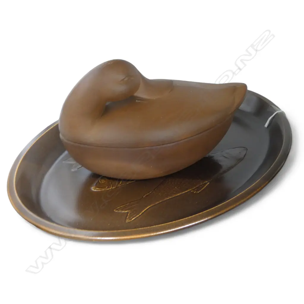 WEDGWOOD OVAL PLATTER W.440mm + MONTY SMITH POTTERY DUCK CASSEROLE Image 1++