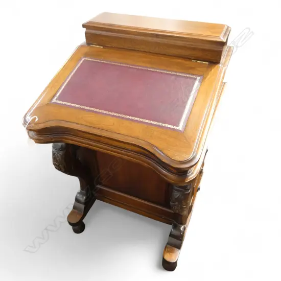 VICTORIAN STYLE DAVENPORT