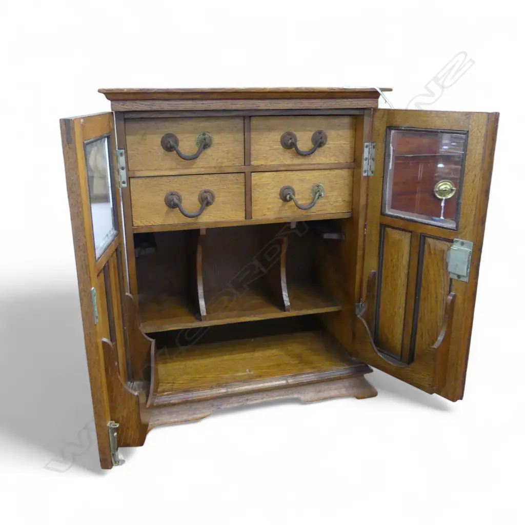 SMALL APPRECTICE STYLE OAK CABINET 365x215x445mm Image 1++