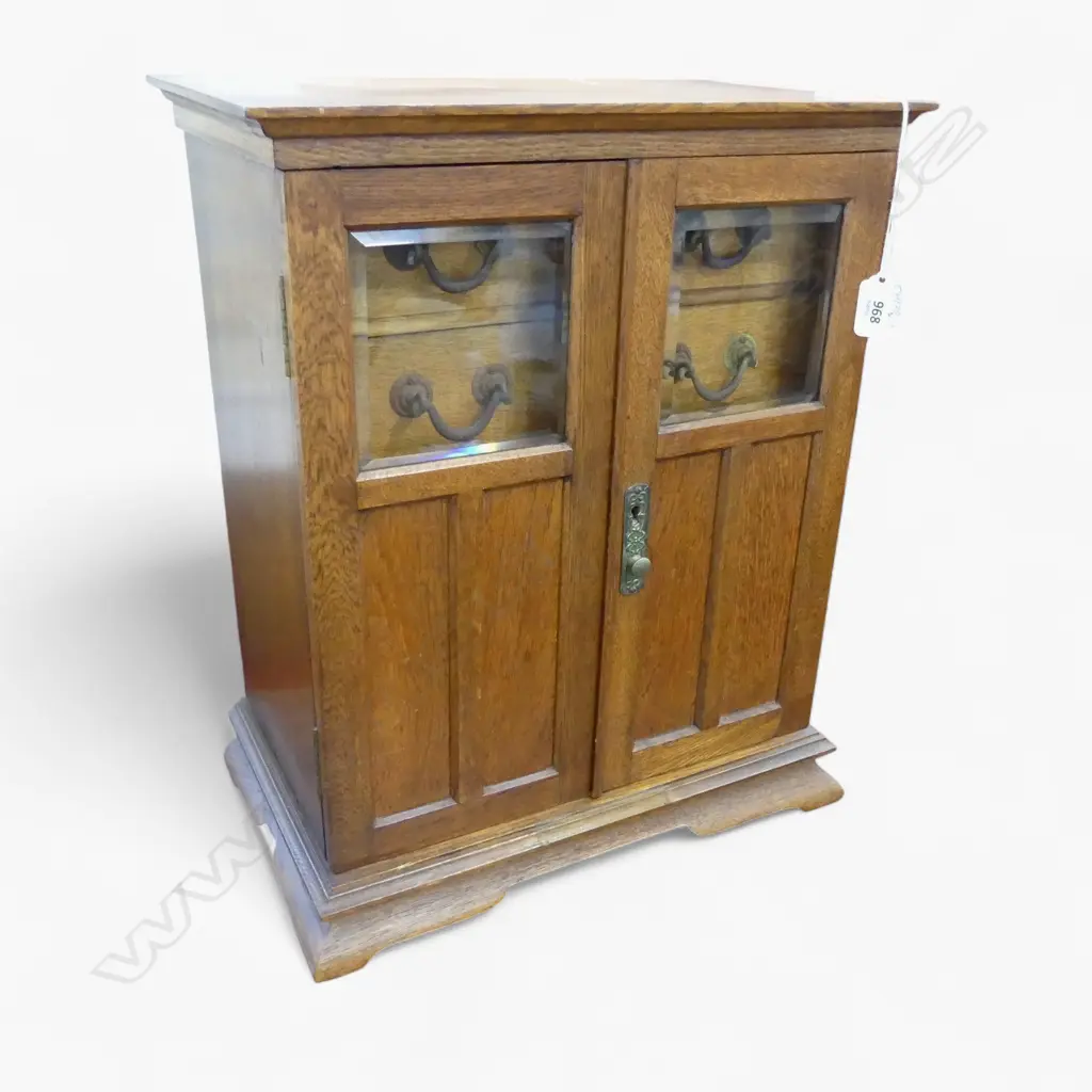SMALL APPRECTICE STYLE OAK CABINET 365x215x445mm Image 1++