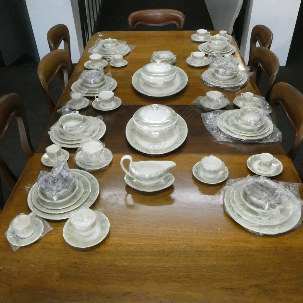 LG WEDGWOOD GOLD COLUMBIA (SAGE GREEN) DINNER SERVICE Image 1++