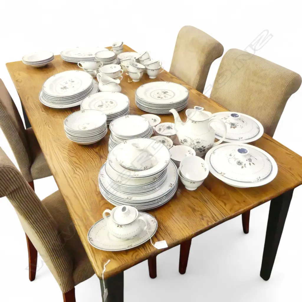 EXTENSIVE R/D DINNER SERVICE OLD COLONY PAT  Image 1++