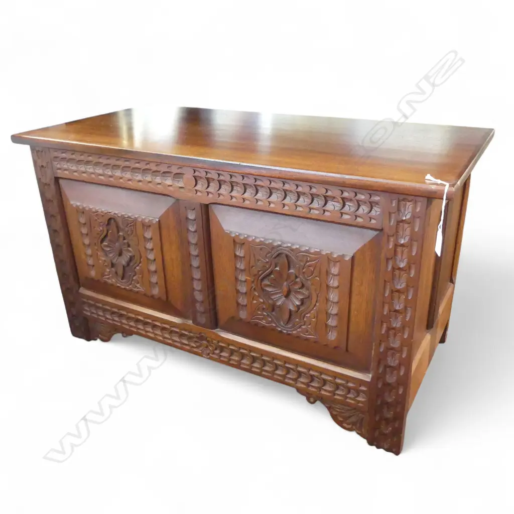 CARVED WOODEN BLANKET BOX W.930mm Image 1++