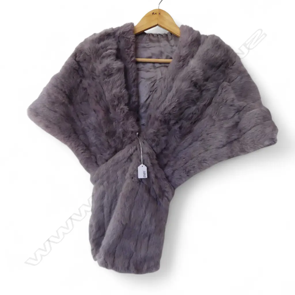 VINTAGE FUR STOLE Image 1++