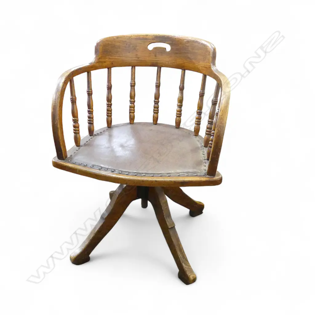 OLD OAK SPINDLE BACKED OFFICE CHAIR IN GOOD ORIGINAL CONDITION INCLUDING MOVEMENT  Image 1++
