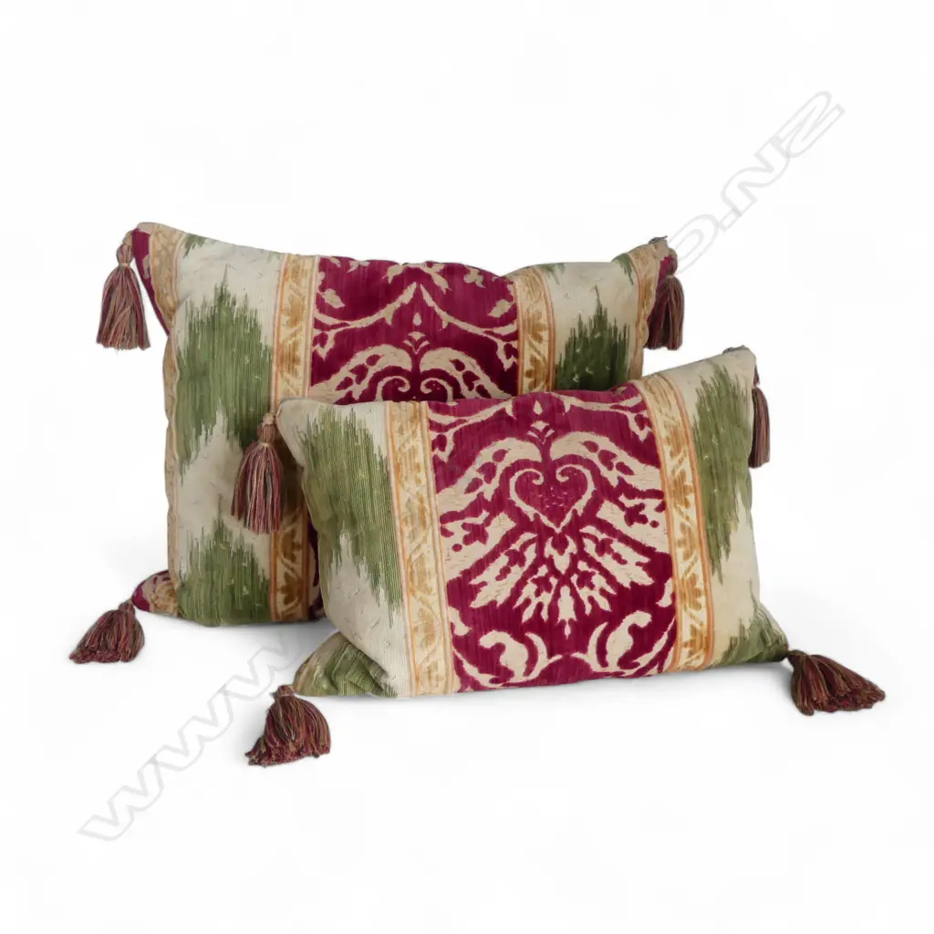 2 CUSHIONS w. TASSELS Image 1++