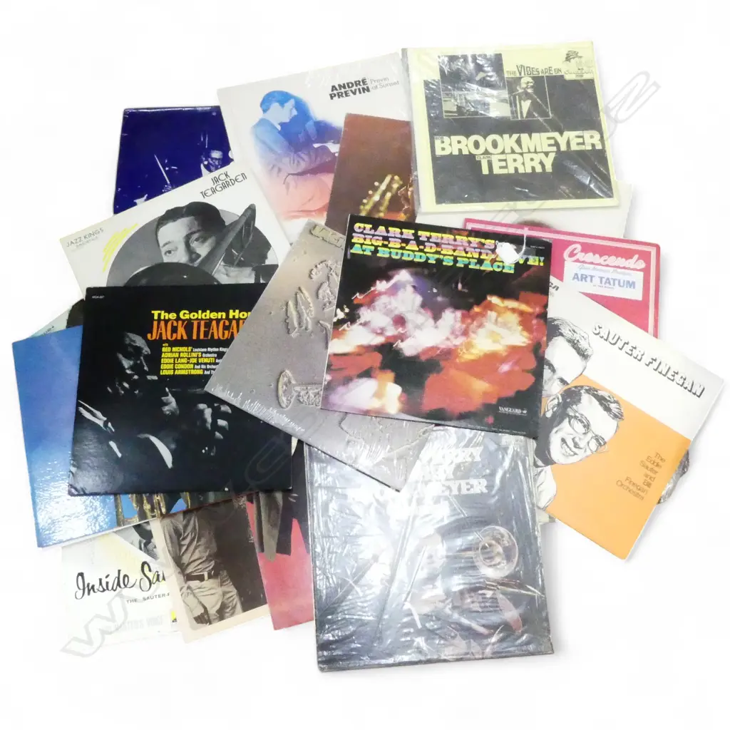 LARGE COLLECTION OF CLARK TERRY JAZZ LPs Provenance: Ex Collection Wellington Choy Image 1++
