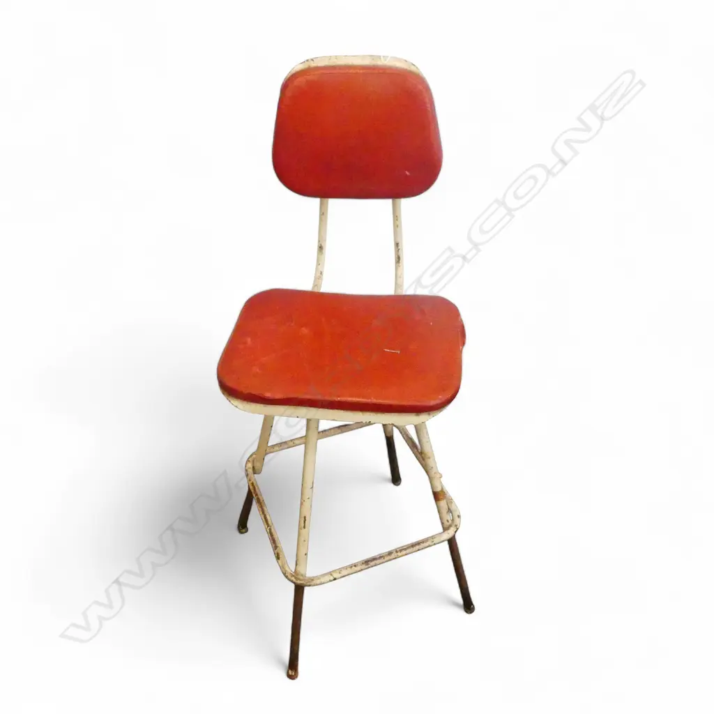 HEIGHT ADJUSTABLE INDUSTRIAL STOOL  Image 1++