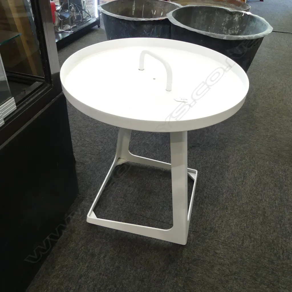WHITE METAL SIDE TABLE 'BUENOS' SPAIN H.560mm, 500mm dia Image 1++