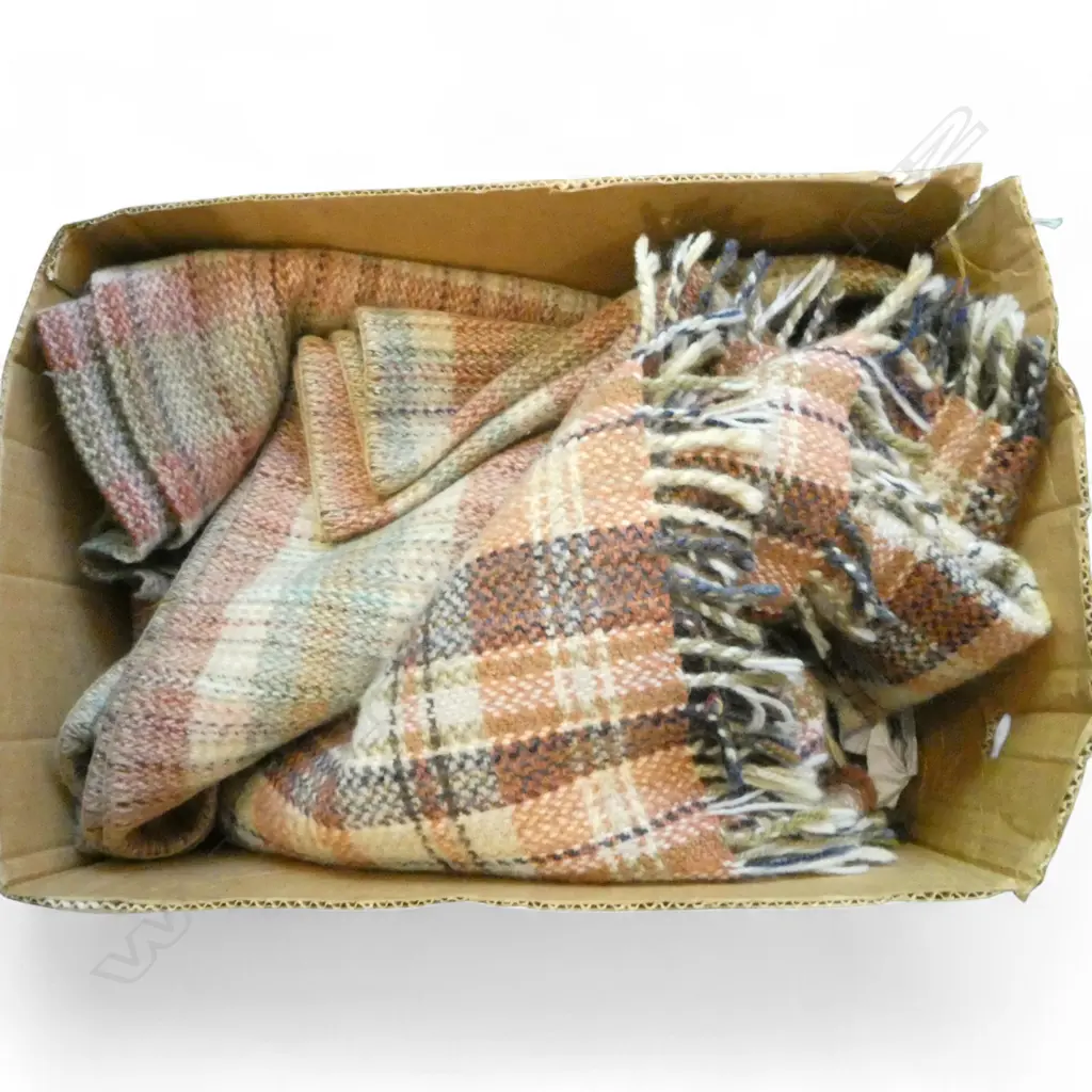 2 WOOLEN BLANKETS  Image 1++