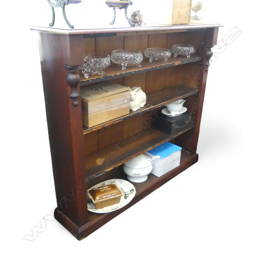COLONIAL KAURI STANDING BOOKCASE w. 3 ADJ. SHELVES. THE SHELF FRONTS WITH REMAINS OF LEATHER TRIM & BRASS STUDS Image 1++