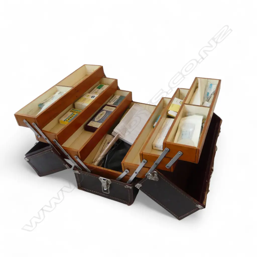 VINTAGE DOCTORS HOME CALL  CASED KIT L420MM Image 1++