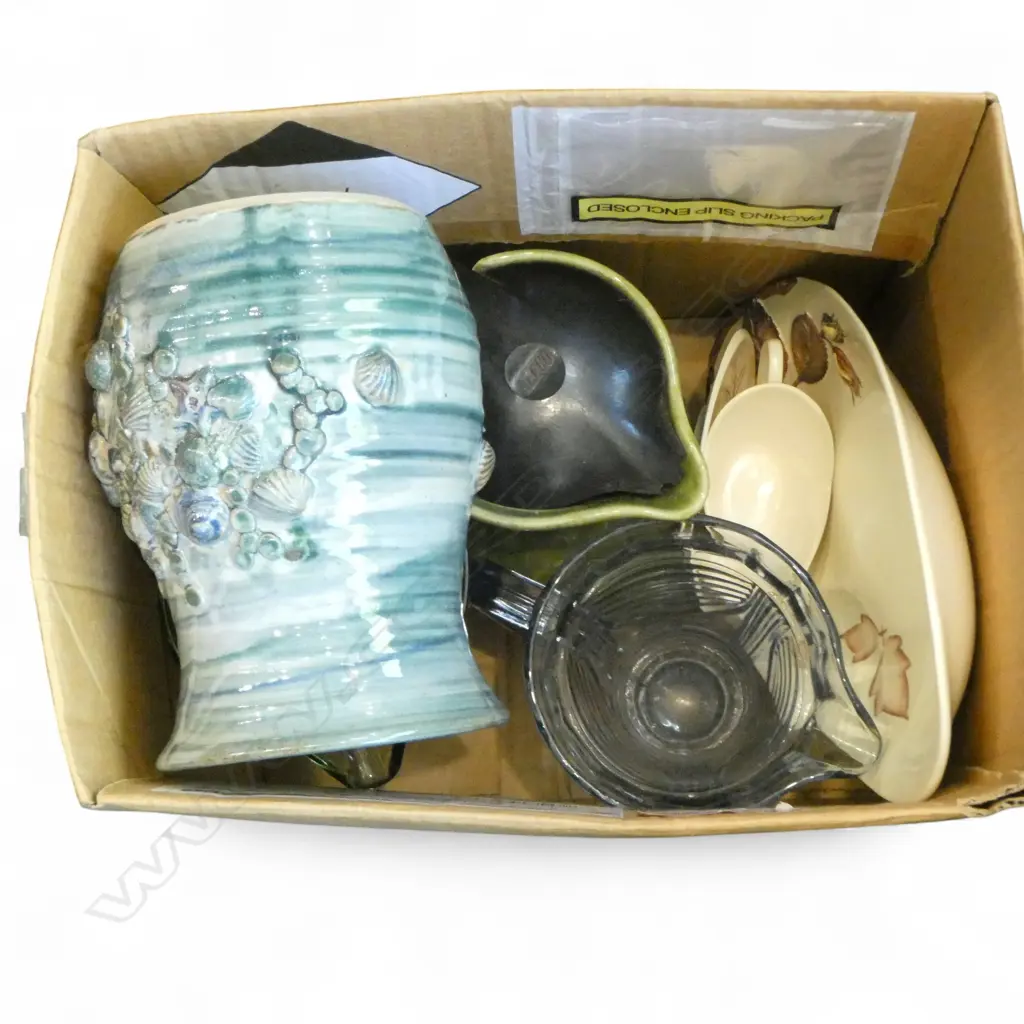 2 DEPRESSION COLOURED JUGS, 2 PCES CARLTON WARE, TEMUKA JUG & GREAT BARRIER VASE Image 1++