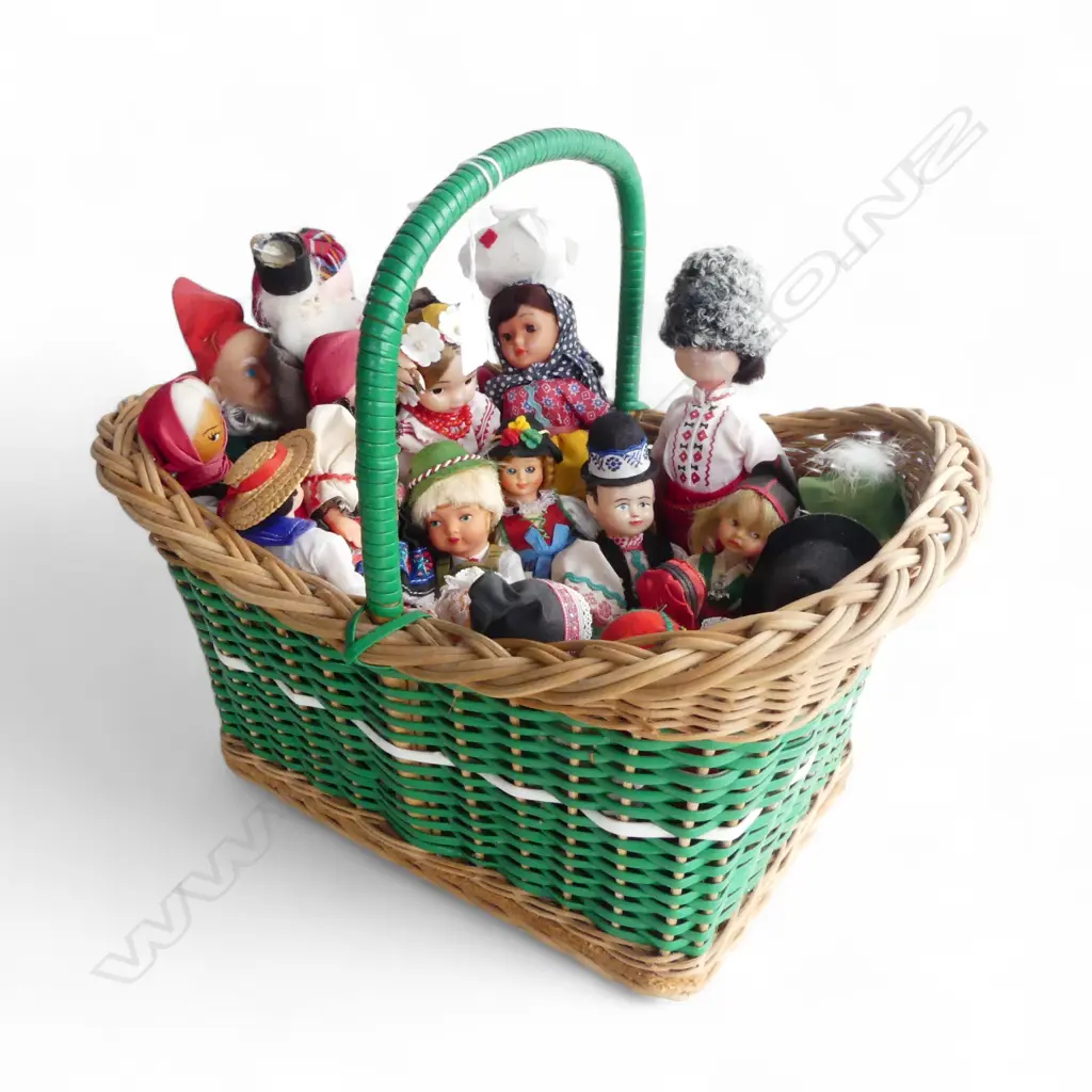 VINTAGE COLLECTION OF DOLLS IN BASKET  Image 1++
