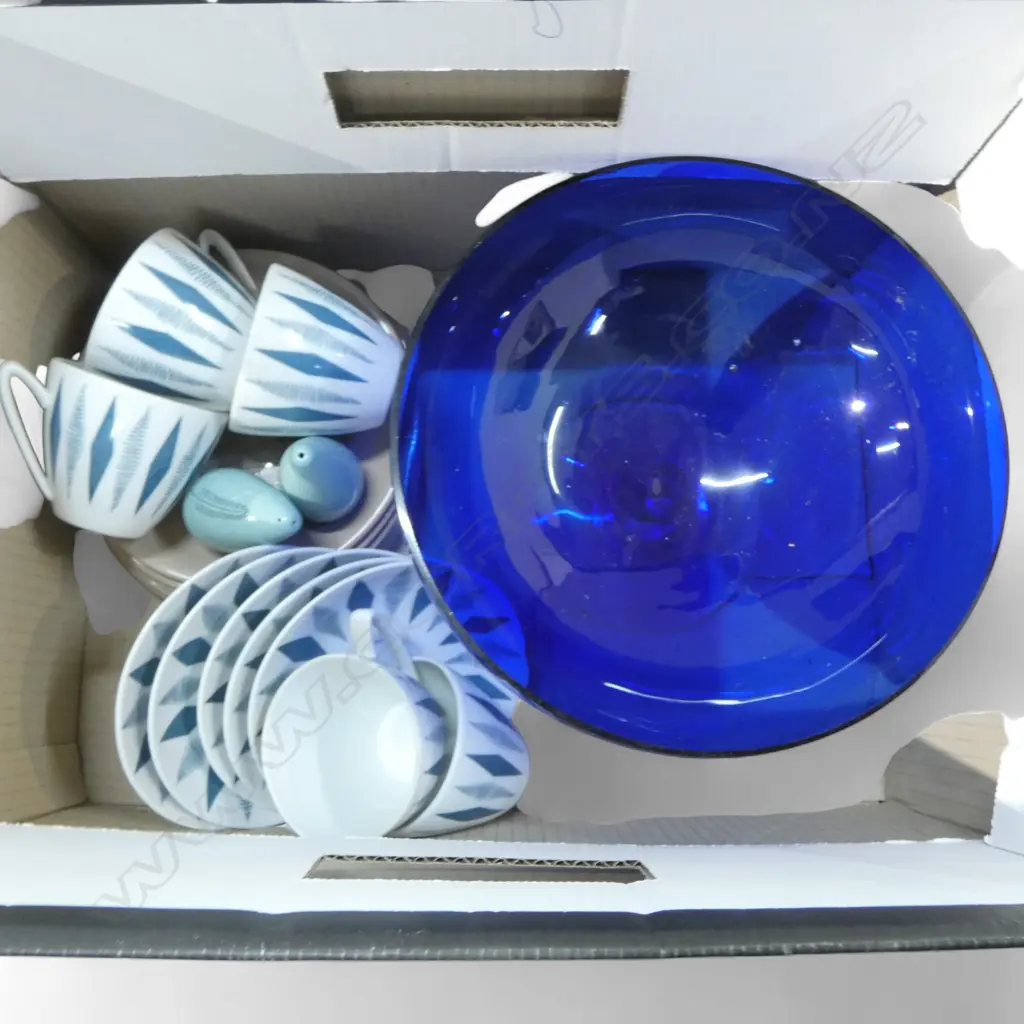 5 CROWN LYNN PLATES + SALT & PEPPER, 5 SWEDISH C/S, BLUE GLASS COMPORT 225mm dia Image 1++