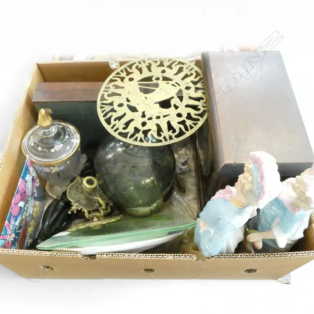 BOX LOT INCLDS; MANTLE CLOCK (working), VINTAGE CUTLERY SETS & GLASS PCS Image 1++