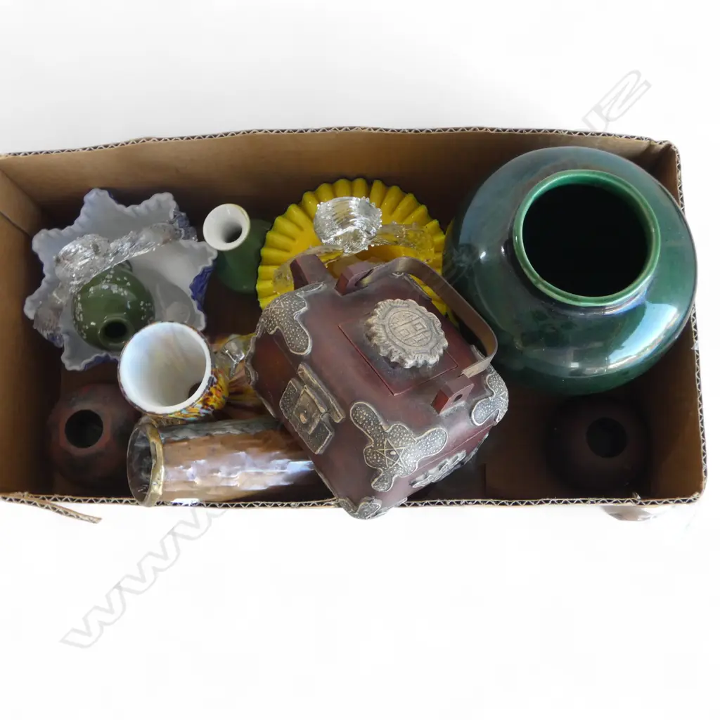 2 ART GLASS BASKETS + VASE, GREEN GLAZED VASE H.170mm, 6 PCE FROSTED GLASS NATIVITY SET ETC Image 1++