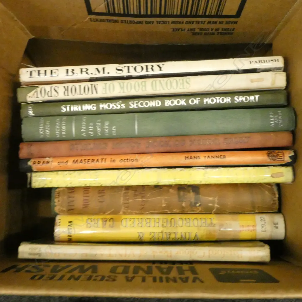 ASST. VINTAGE ITALIAN SUPER CAR REFERENCE BOOKS Image 1++