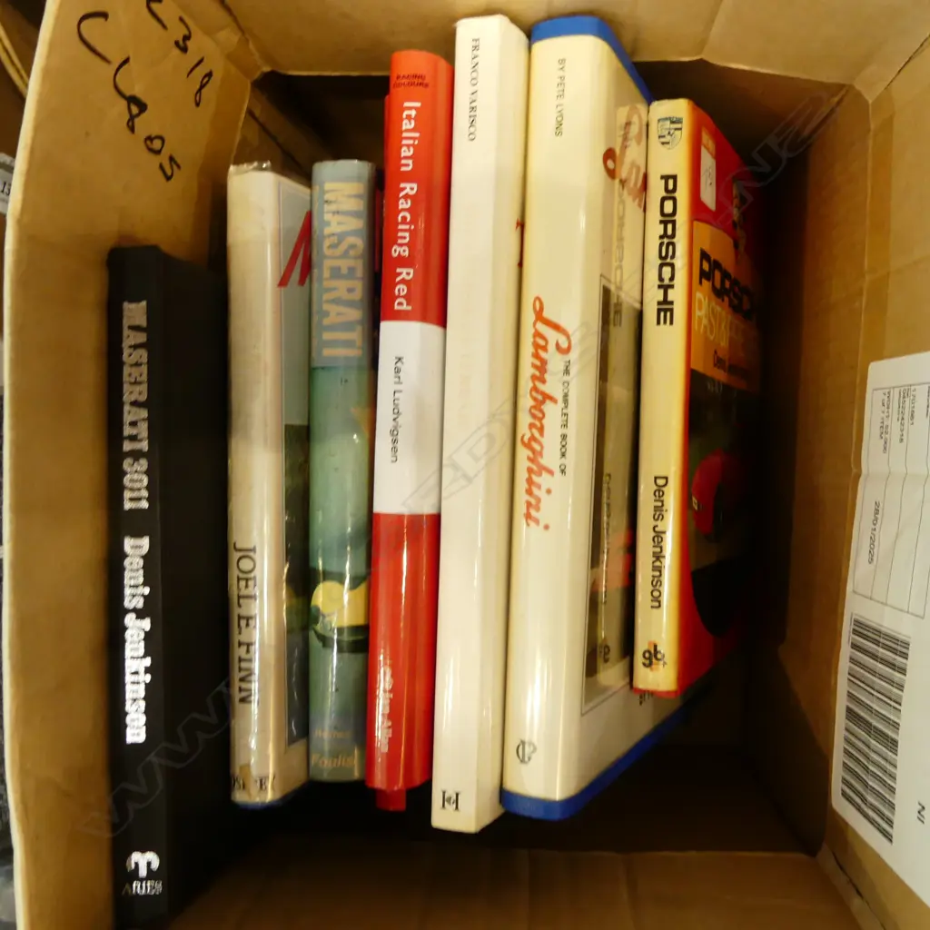 ASST VINTAGE MOTORING BOOKS Image 1++