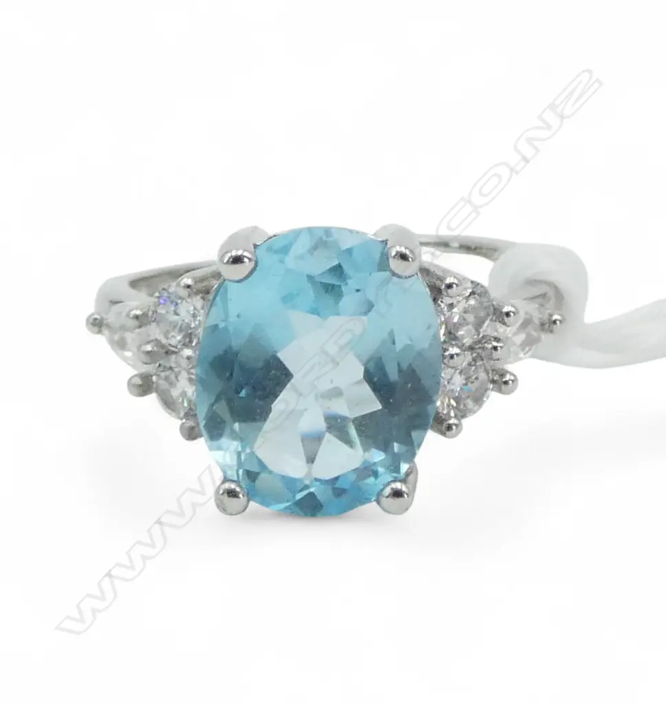 SKY BLUE TOPAZ & SILVER RING, AIG REPORT SIZE R Image 1++