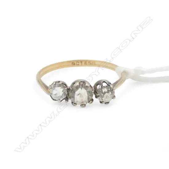VINTAGE 9ct GOLD & SILVER TOPPED 3 WHITE STONES SET RING 1gm SIZE M