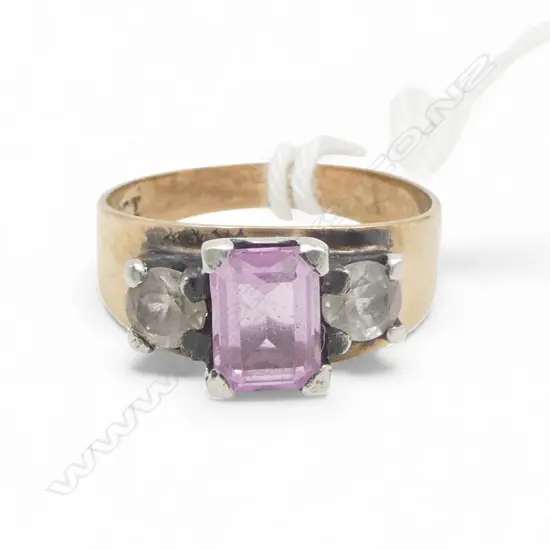 9CT 3 STONE PINK/WHITE COLOURED DRESS RING, 2.9gms SIZE M