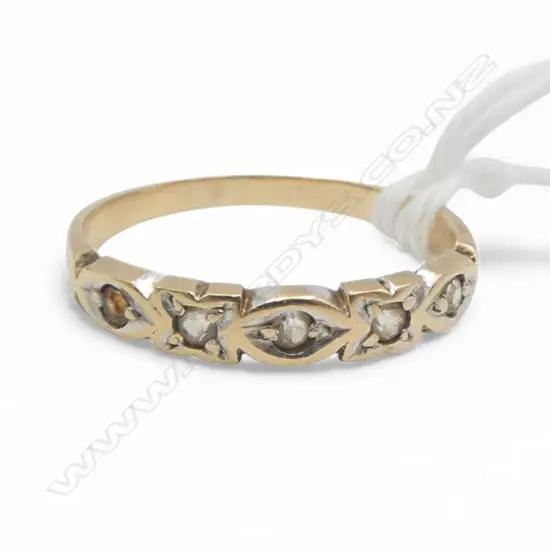 9CT Y/G SPINEL? ETURNITY RING, 1.4gms SIZE L