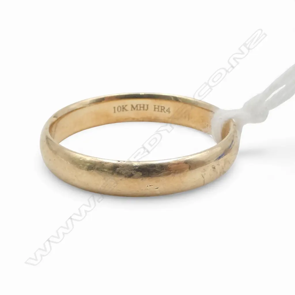 10CT WEDDER RING, 3.3gms SIZE S1/2 Image 1++