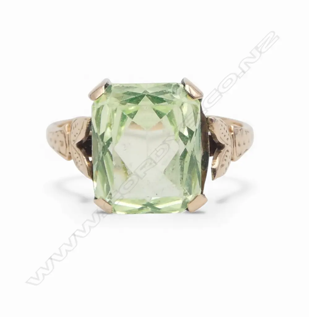 GOLD RING, GREEN STONE, SHANK BROKEN, 3.3gms SIZE P Image 1++