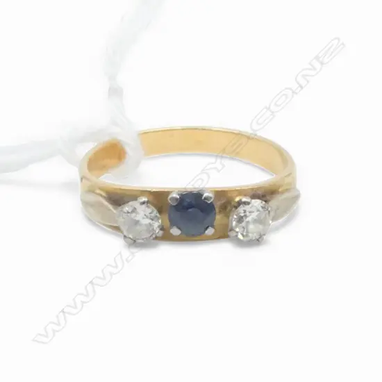 18ct YELLOW GOLD SAPPHIRE & 2 DIAMOND RING size H. 2.45gms SIZE H1/2