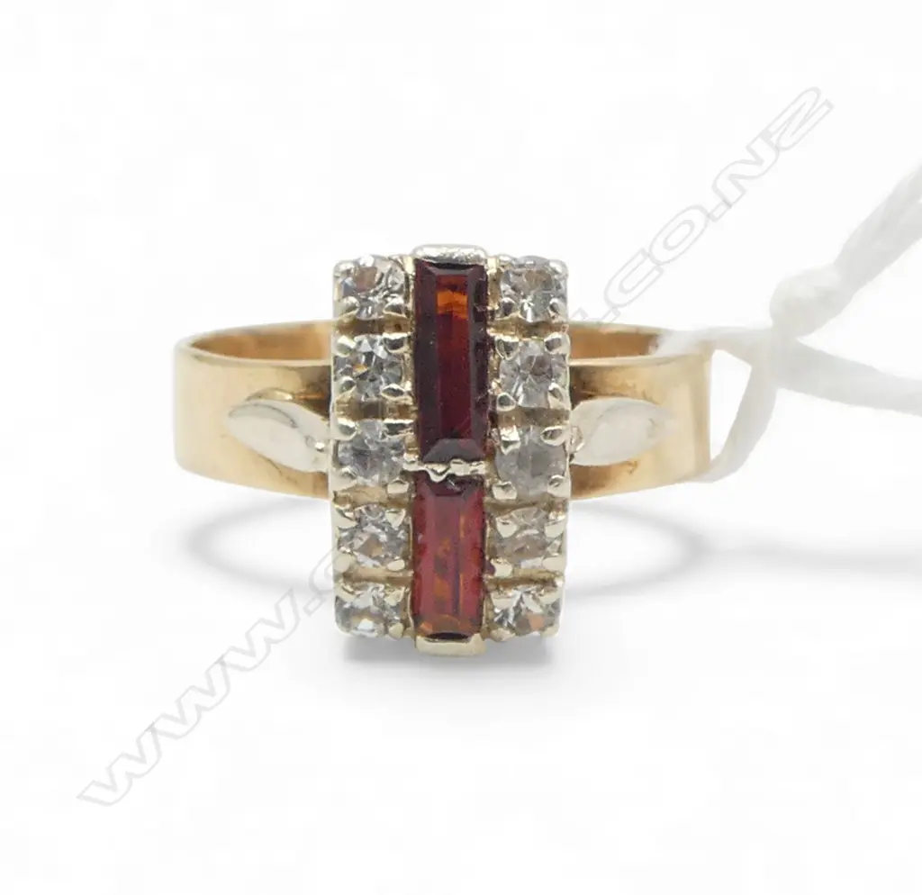 9CT RING, GARNET? & WHITE STONES 3.4gms SIZE P Image 1++