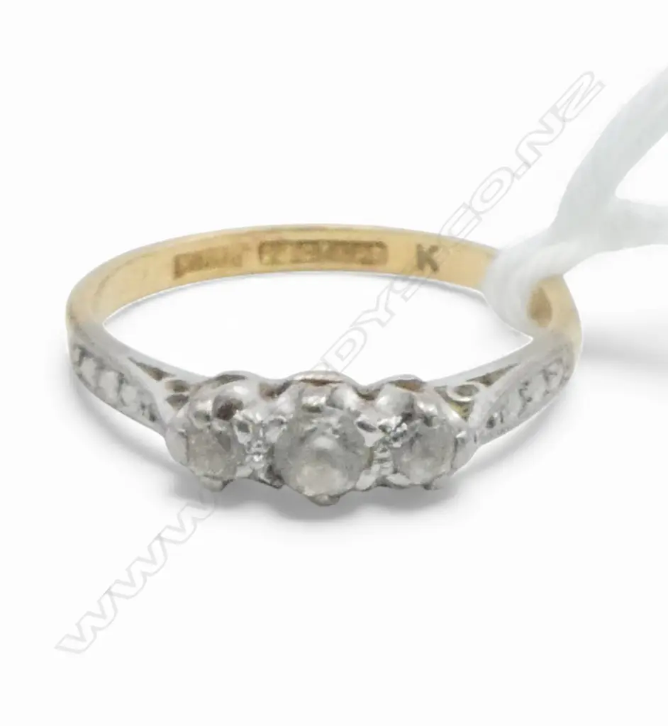 VINTAGE 18ct GOLD & 3 WHITE STONES  (worn tables) RING 2.22gms SIZE K Image 1++