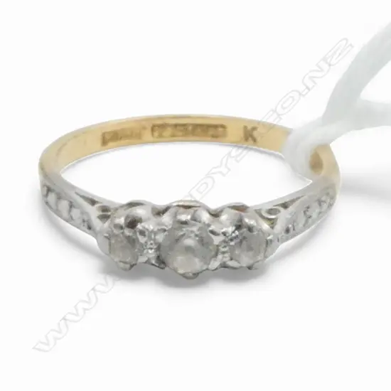 VINTAGE 18ct GOLD & 3 WHITE STONES  (worn tables) RING 2.22gms SIZE K