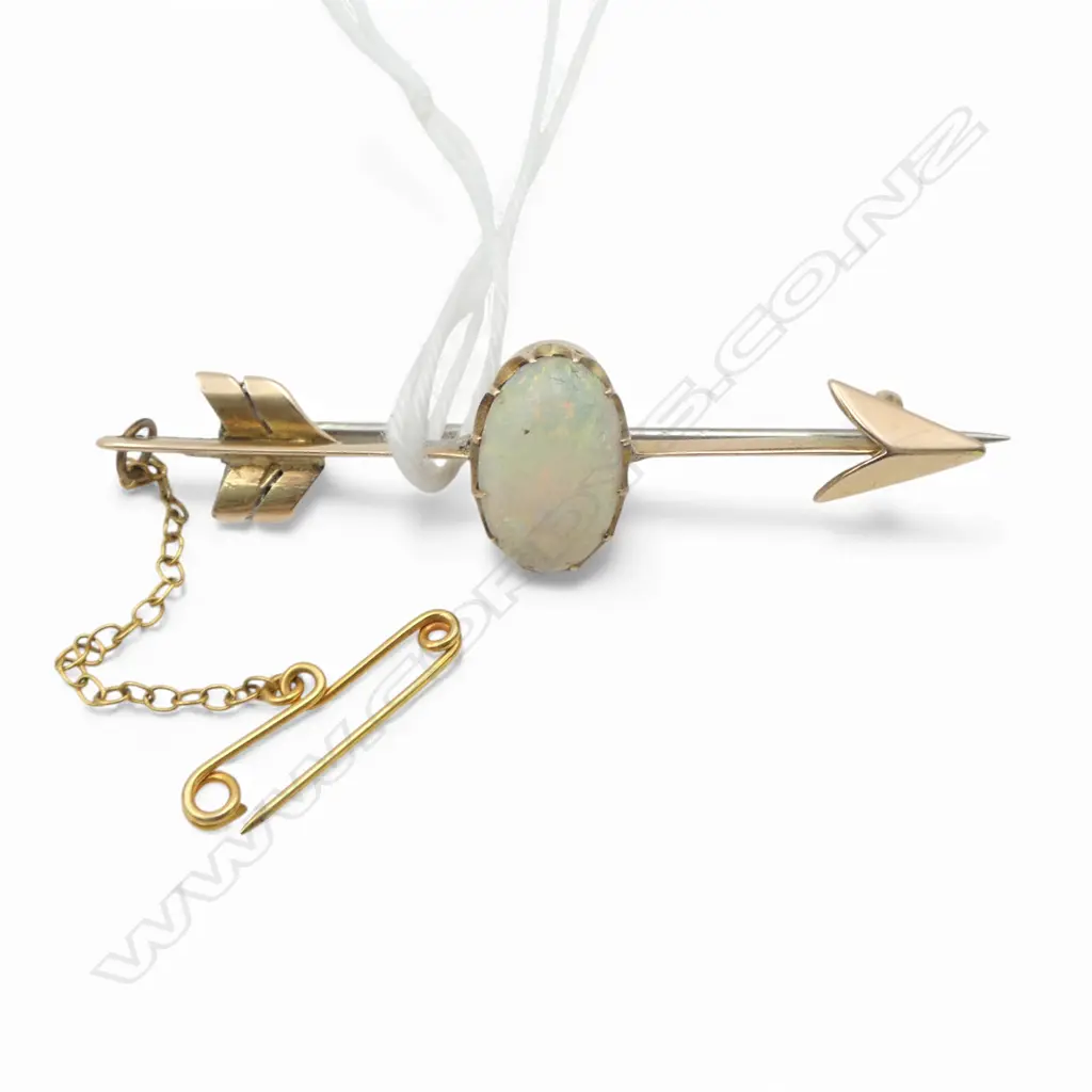 ANTIQUE 9CT OPAL CABOCHON ARROW BAR BROOCH W.50mm, 4.3gms Image 1++