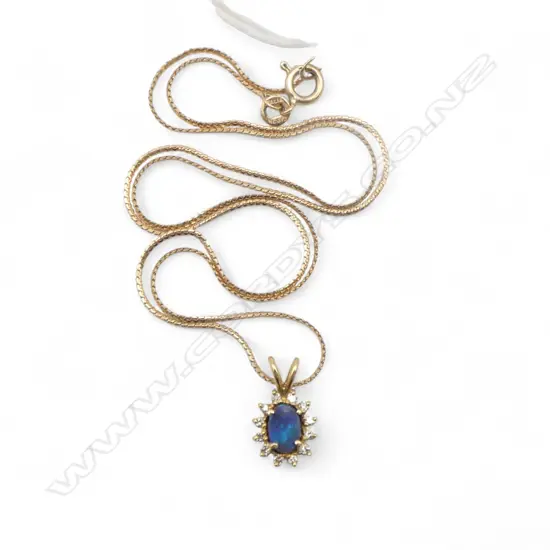 18ct Y/GOLD BLACK OPAL & 12 STONE DIAMOND PENDANT ON 9ct Y/GOLD CHAIN L.400mm 2.2gms