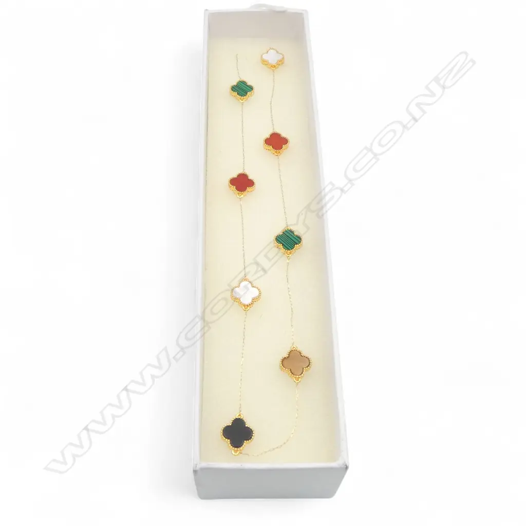 FINE 18ct QUATREFOIL NECKLACE, L.500mm, 3.98gm Image 1++