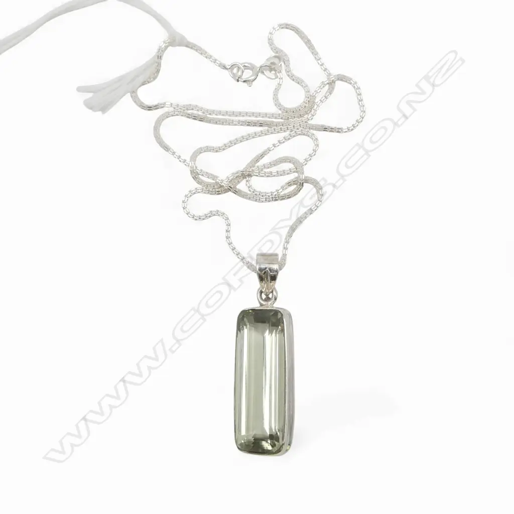 SILVER & GREEN AMETHYST PENDANT on SILVER CHAIN Image 1++