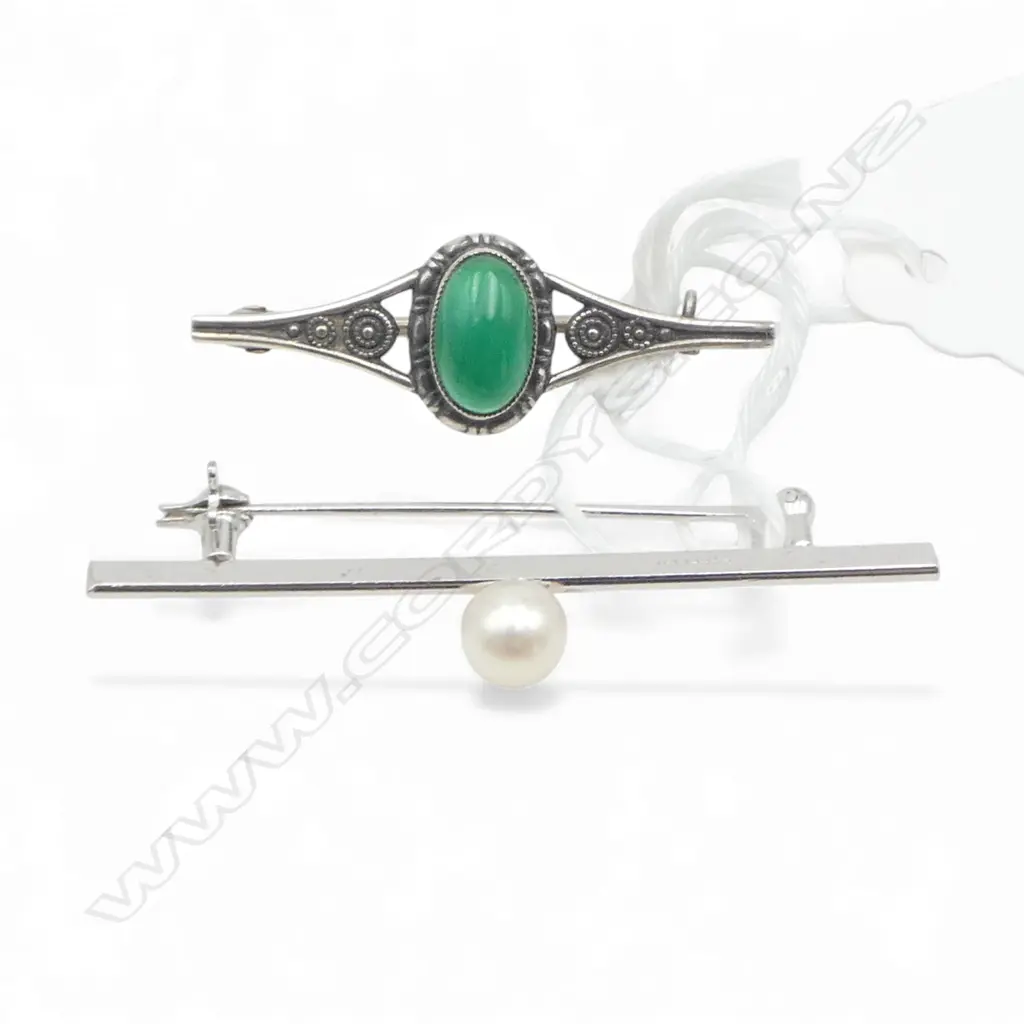 TWO SILVER BAR BROOCHES Image 1++