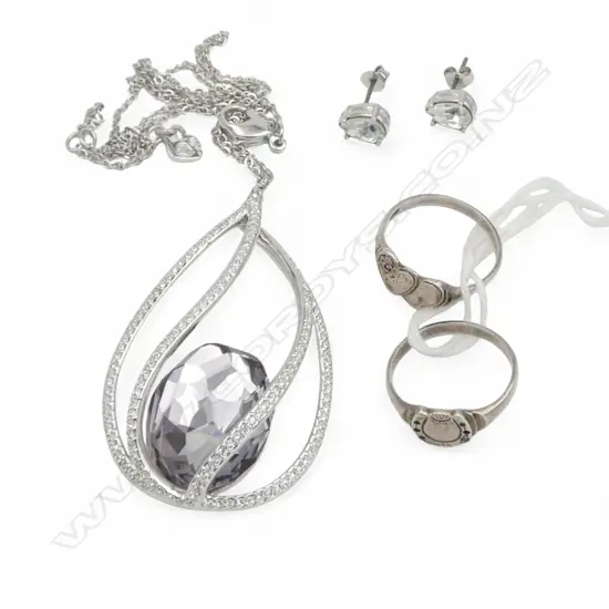 SWAROVSKI PENDANT NECKLACE + PR EARRINGS, 2 925 SILVER RINGS