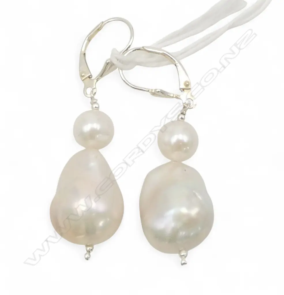 PR SILVER & PEARL EARRINGS Image 1++