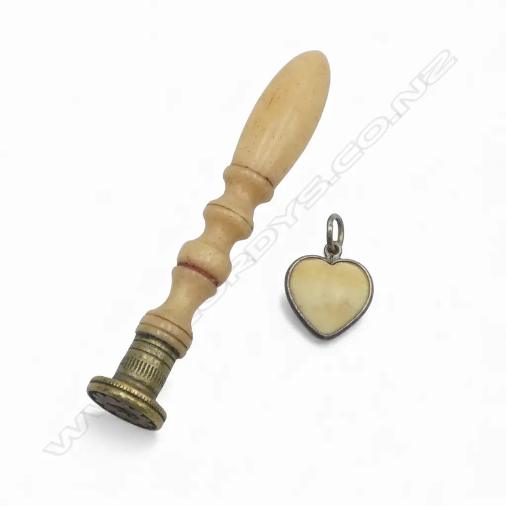 BONE AND IVORY SEAL AND HEART PENDANT Image 1++