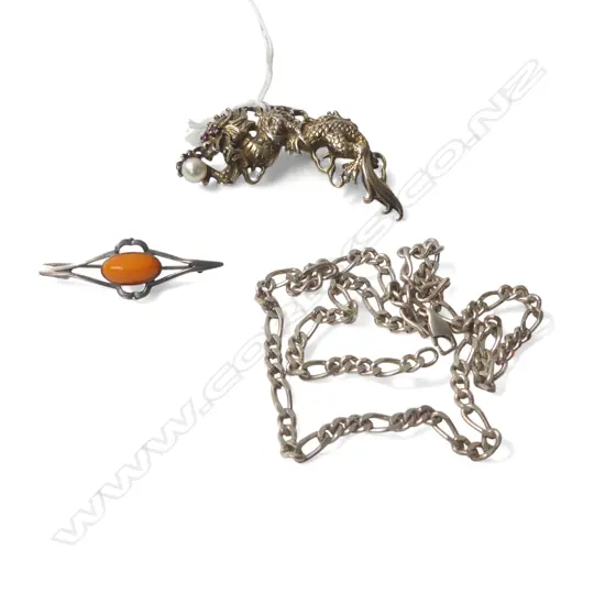 DRAGON CLUTCHING PEARL BROOCH H.60mm, CORAL BAR BROOCH, SILVER CHAIN L.450mm