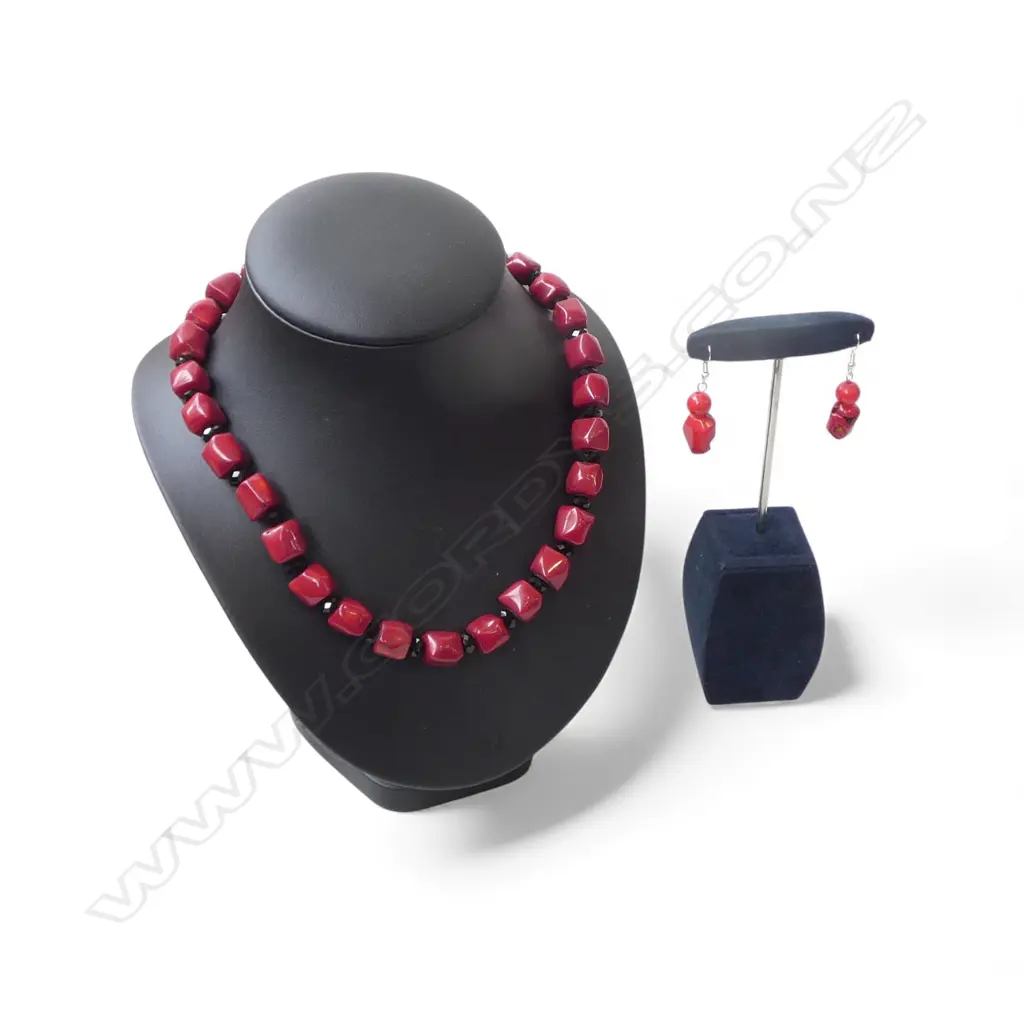 RED CORAL NECKLACE + PR EARRINGS Image 1++
